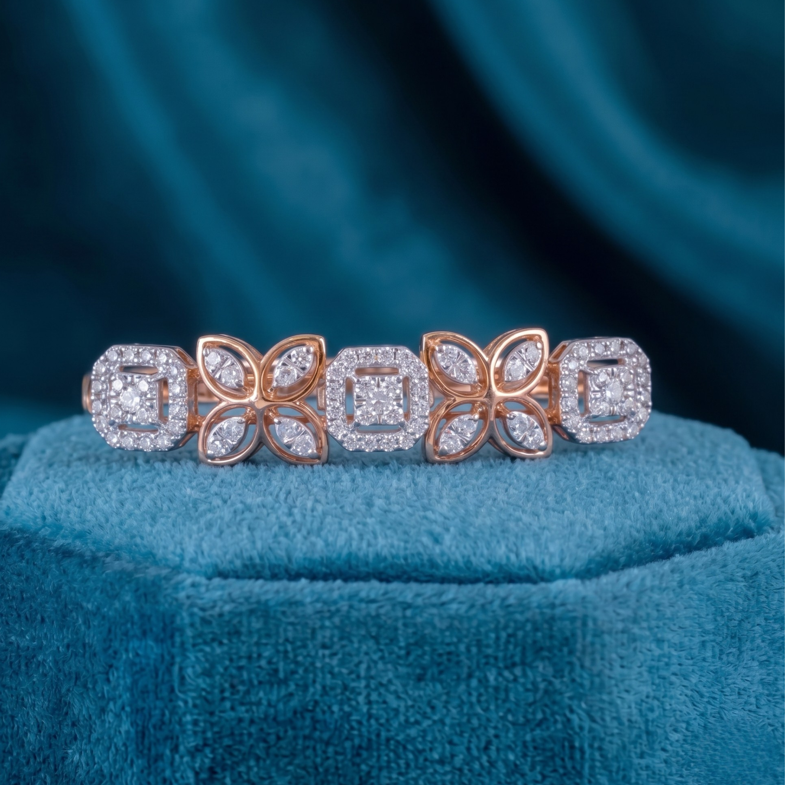 Multi-Cluster Diamond Ring
